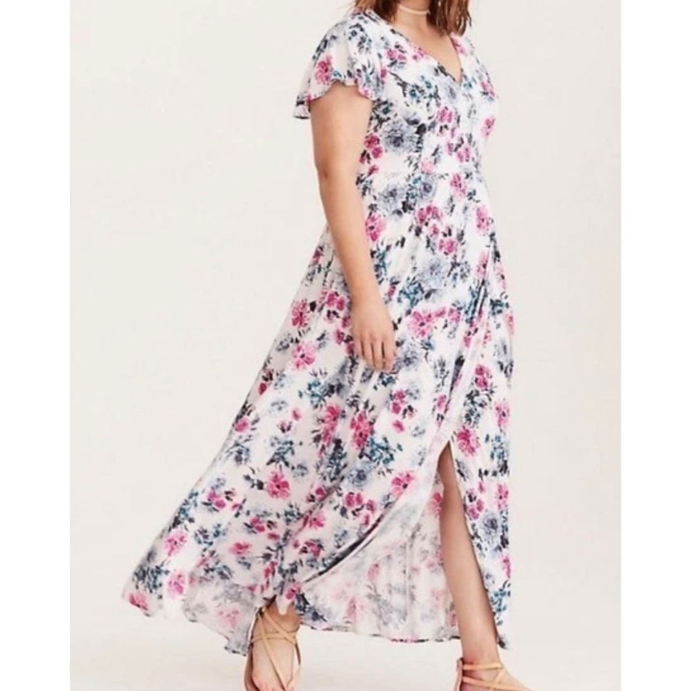 Torrid‎ Challis Maxi Dress White Floral Sz 3 Feminine Romantic Flowy Flutter EUC